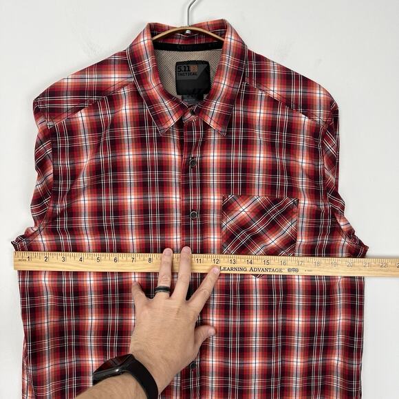 5.11 TACTICAL Men’s Size Medium Red Plaid Breaker Short Sleeve Snap Shirt - Picture 7 of 8